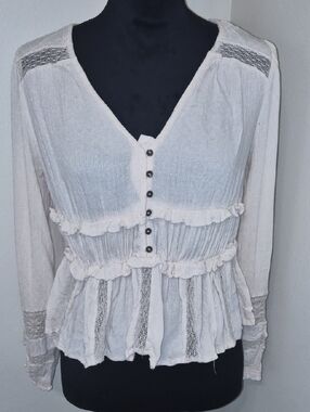 American Eagle Outfitters Cream Ruffle Button-Front Blouse